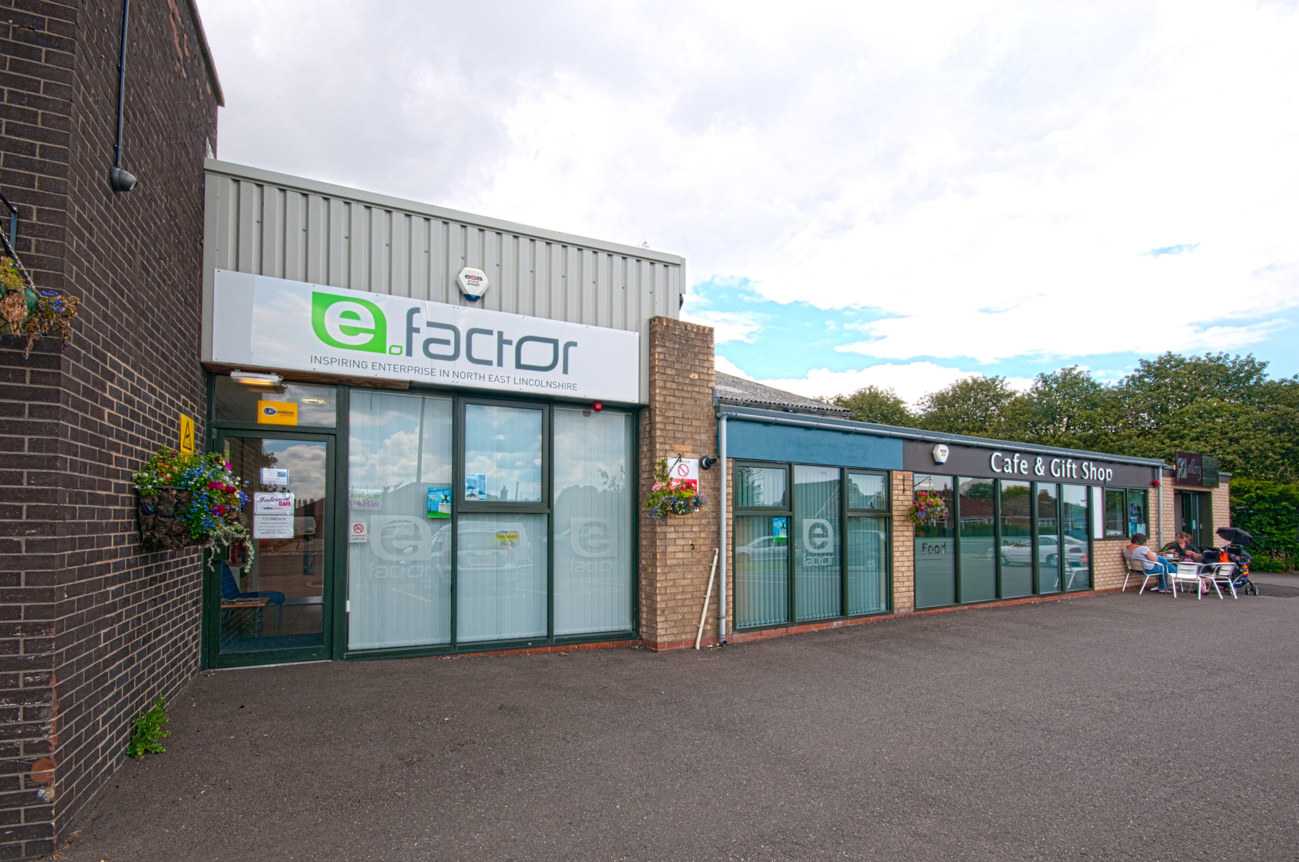 A retail unit (Unit 7) on 352 Pelham Road in Immingham with a sign on the front.